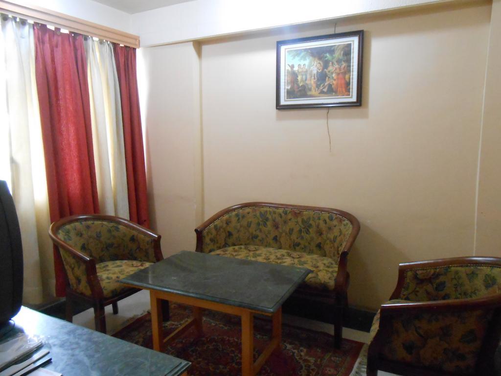 Kings Crown Vip Road Hotel Колката Екстериор снимка