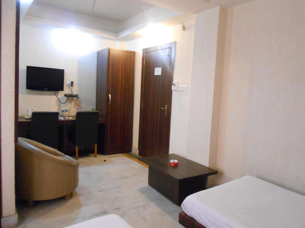 Kings Crown Vip Road Hotel Колката Екстериор снимка
